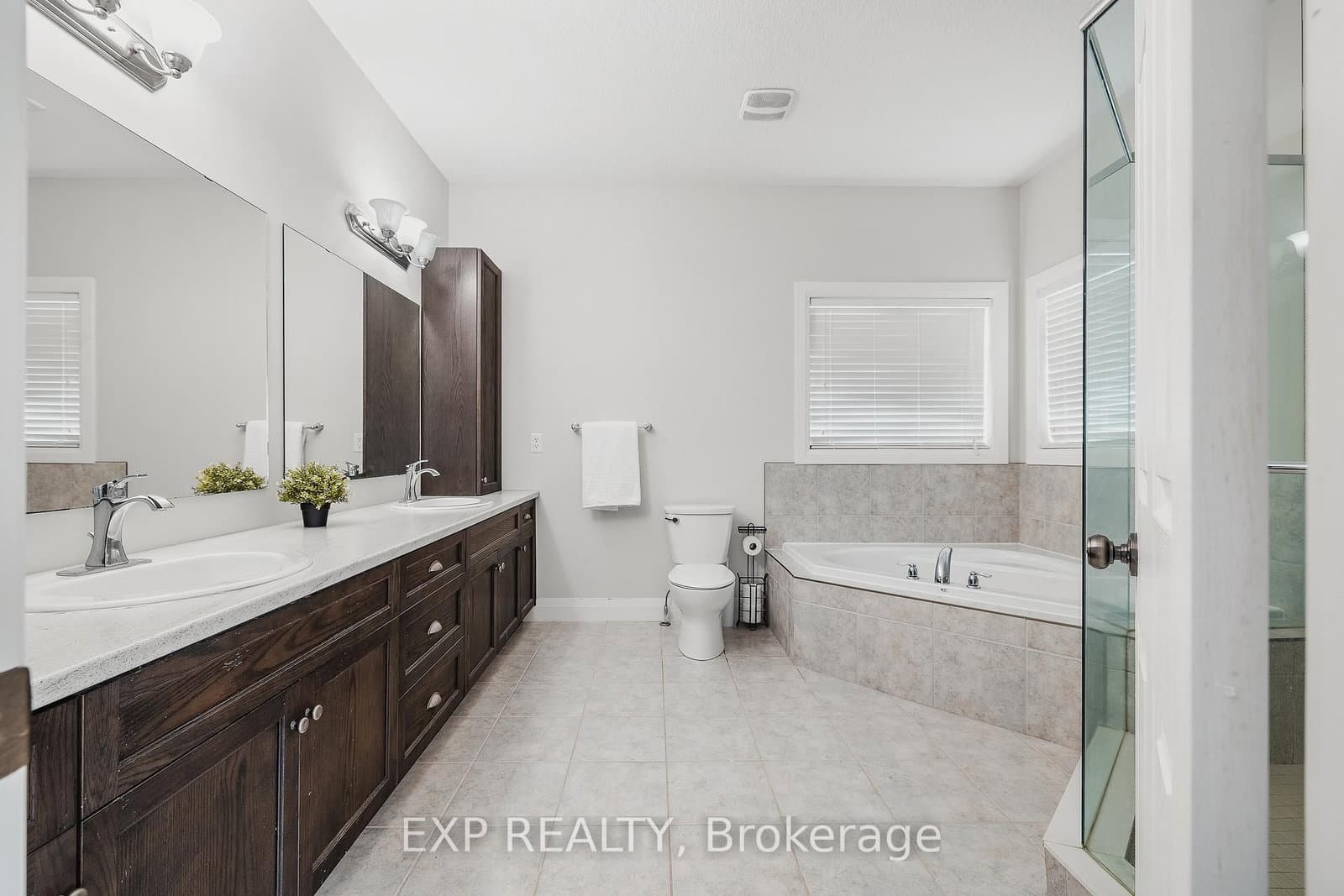 346 Moorlands Crescent thumbnail 24