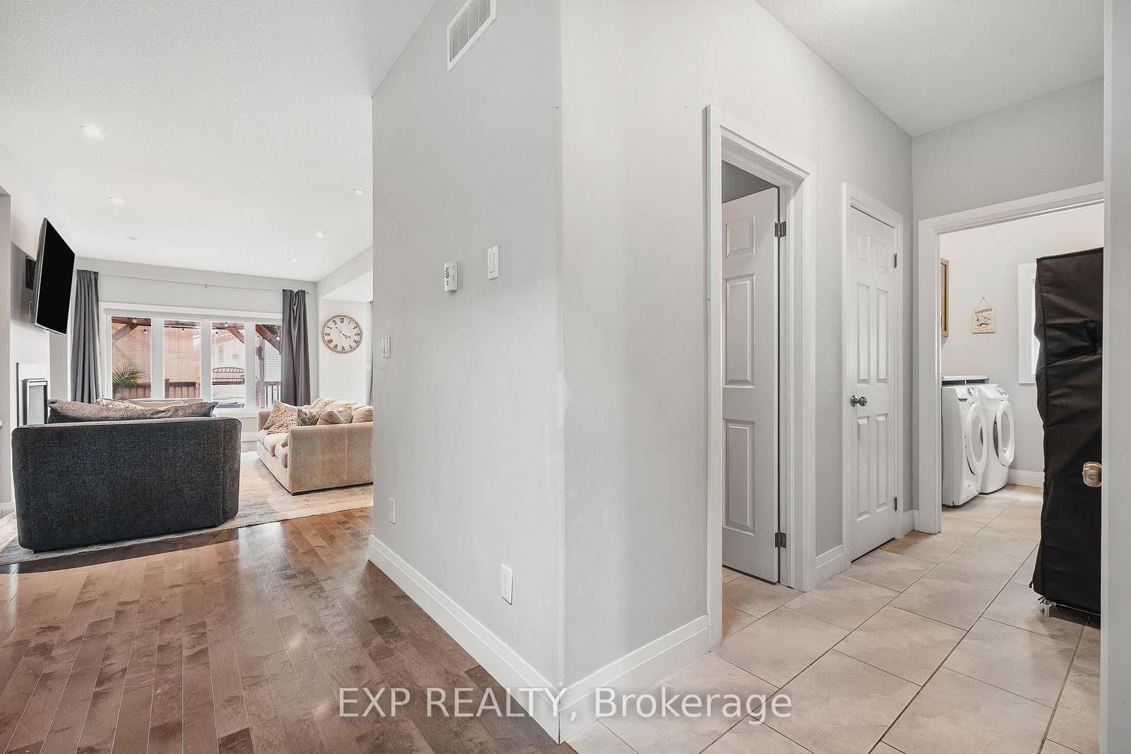 346 Moorlands Crescent thumbnail 3