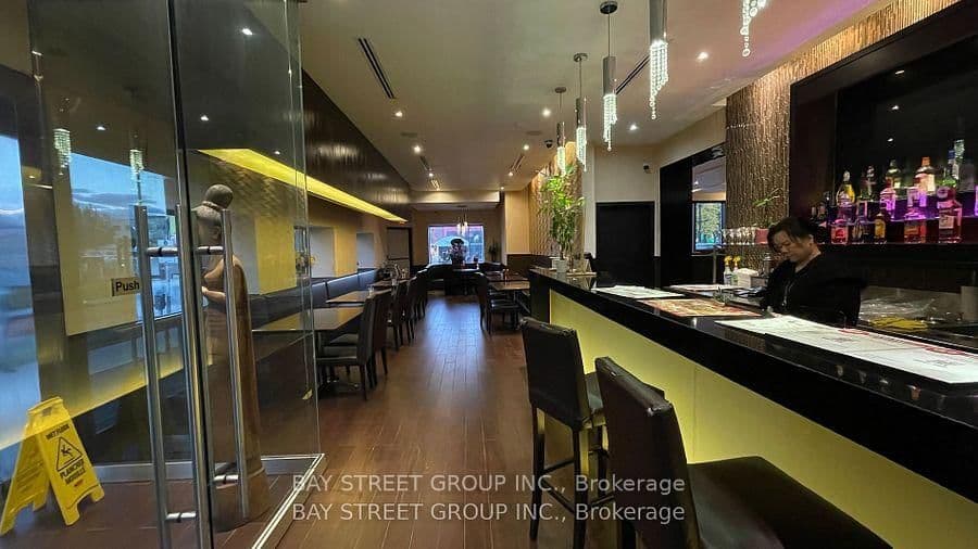 113 James Street N thumbnail 16
