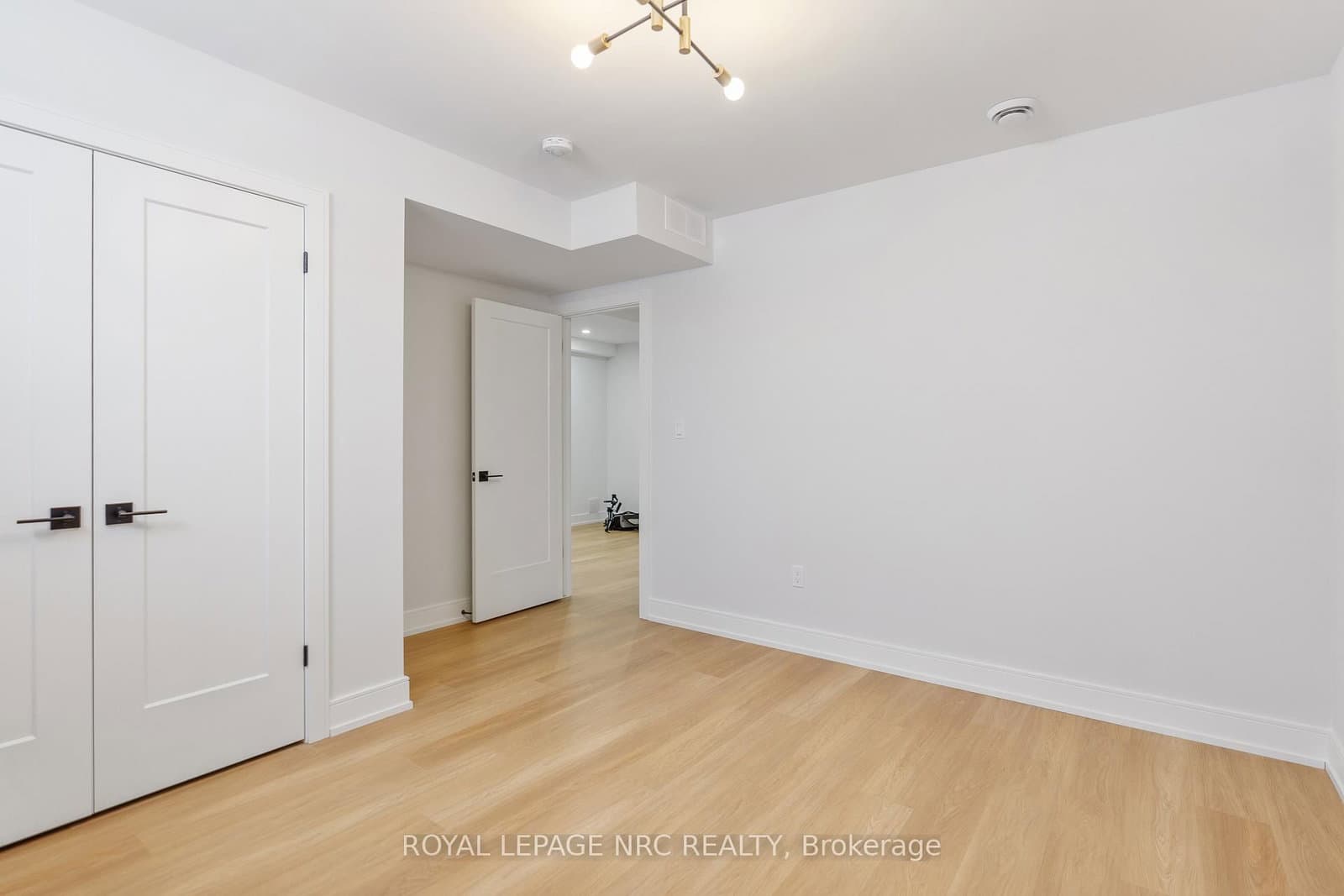 7386 SPLENDOUR Drive, Unit Lower thumbnail 12