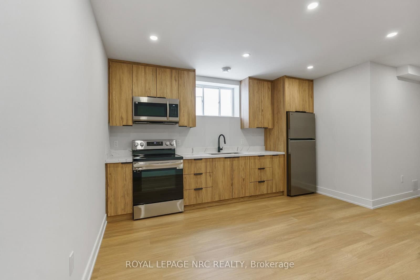7386 SPLENDOUR Drive, Unit Lower thumbnail 7