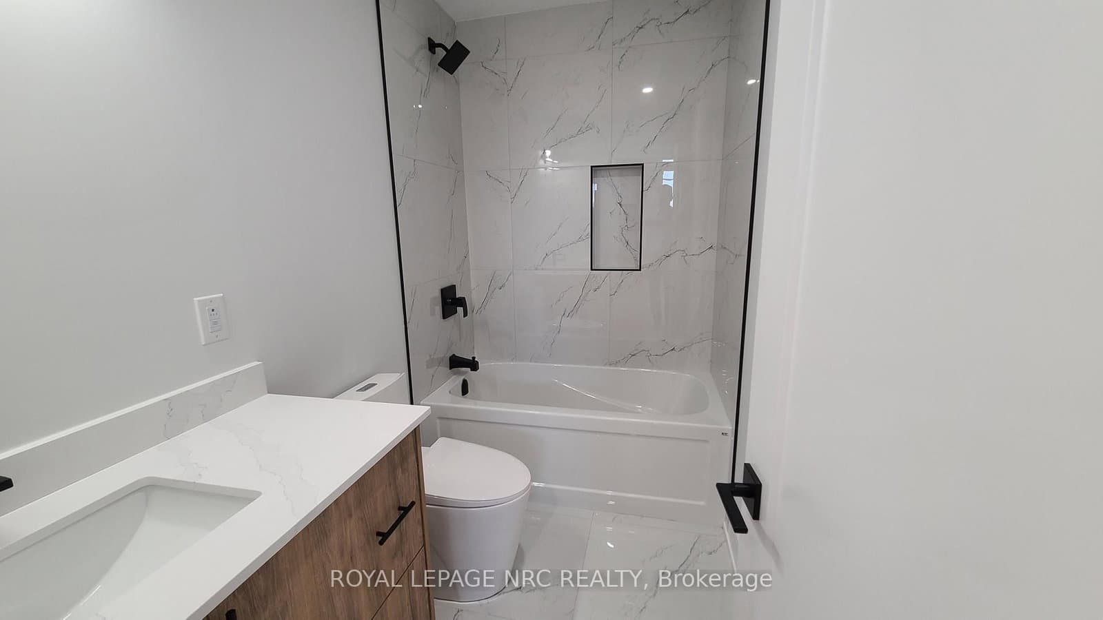 7386 SPLENDOUR Drive, Unit Lower thumbnail 9
