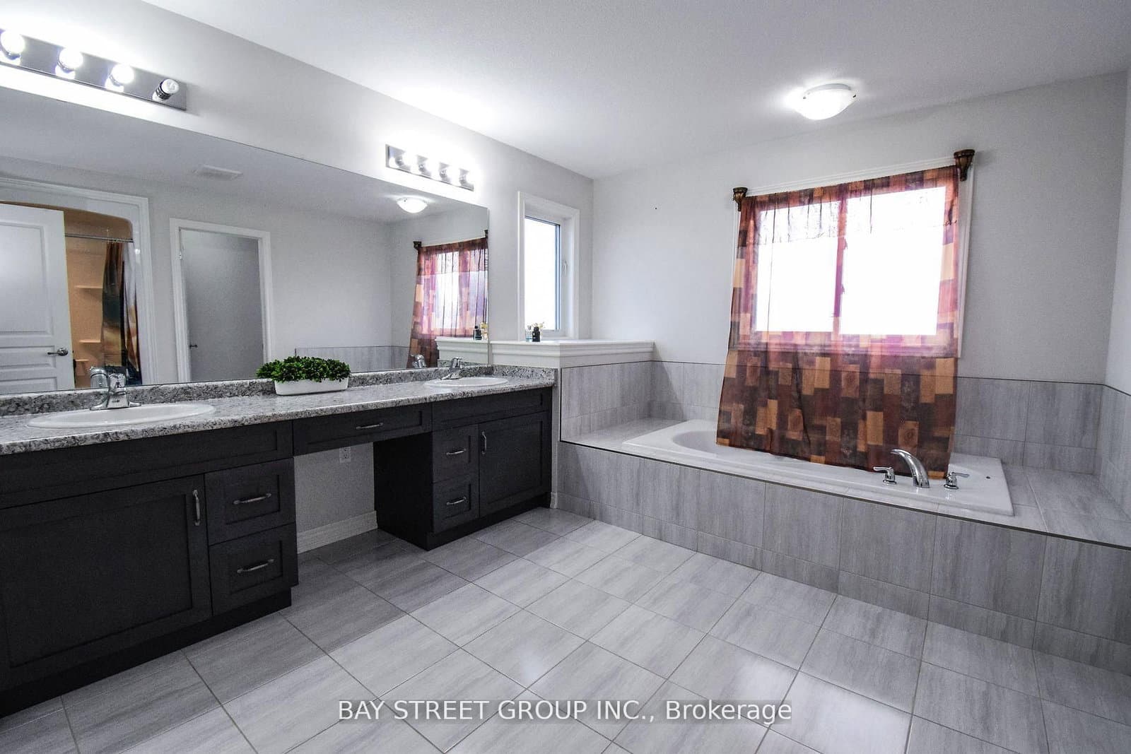 490 S Silverwood Avenue thumbnail 20