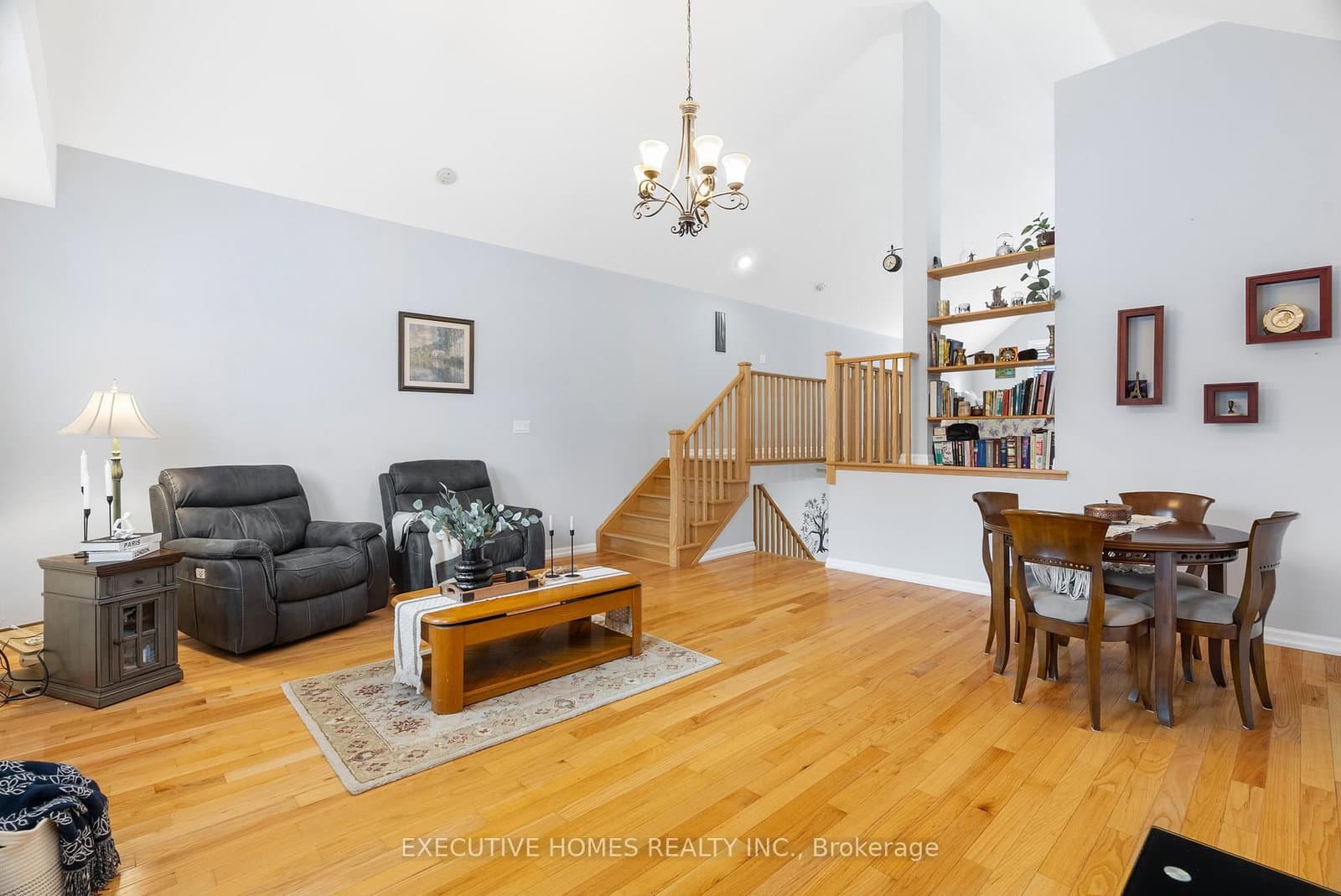 582 Upper James Street thumbnail 13