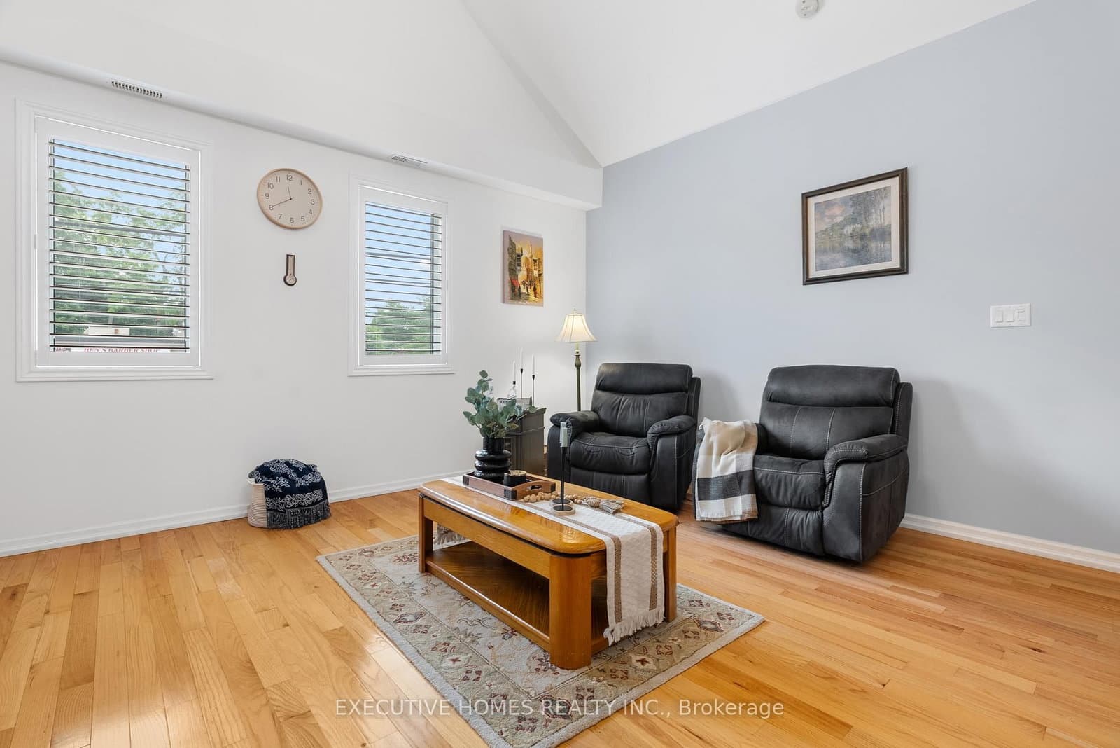 582 Upper James Street thumbnail 15