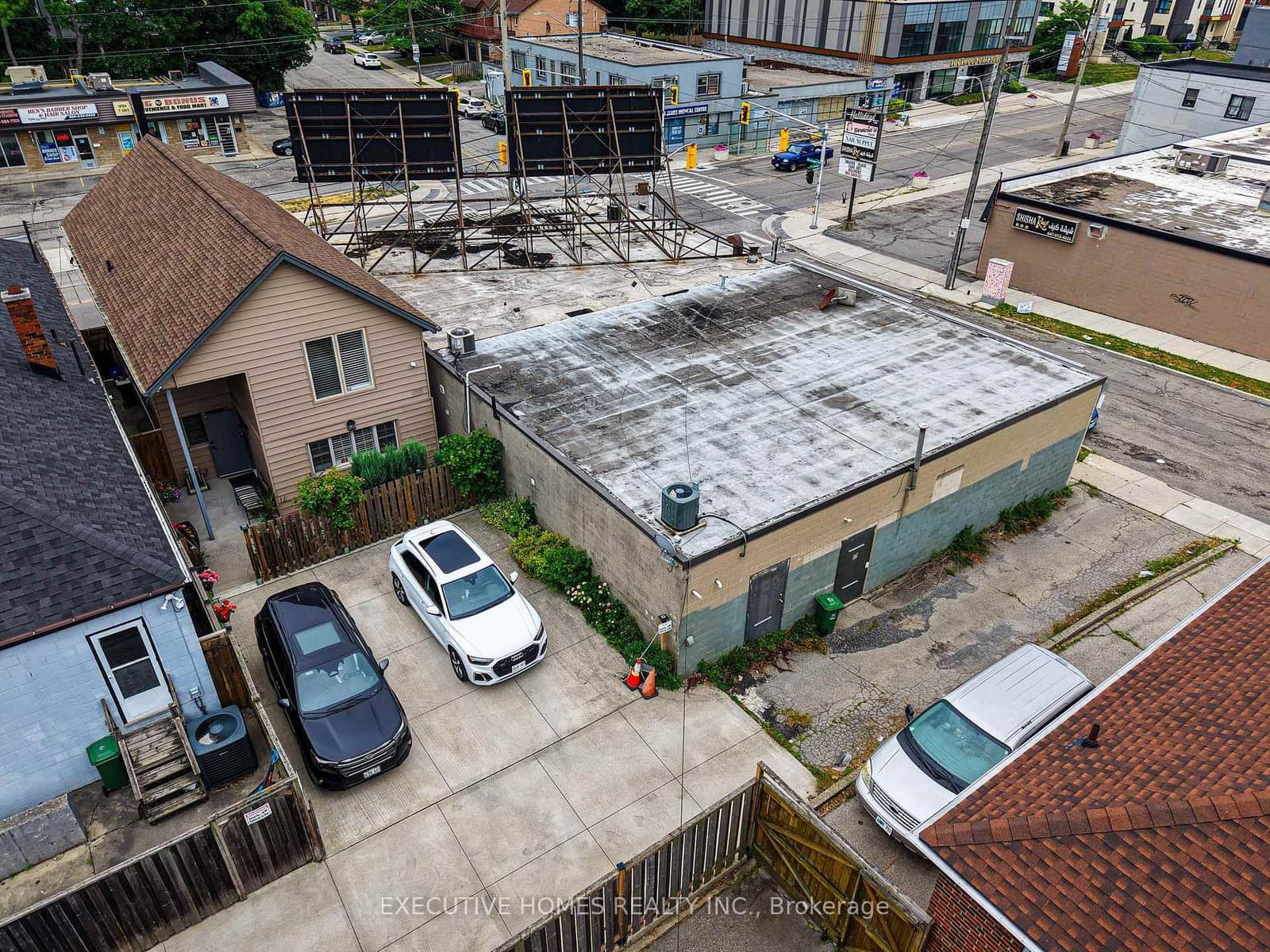 582 Upper James Street thumbnail 3