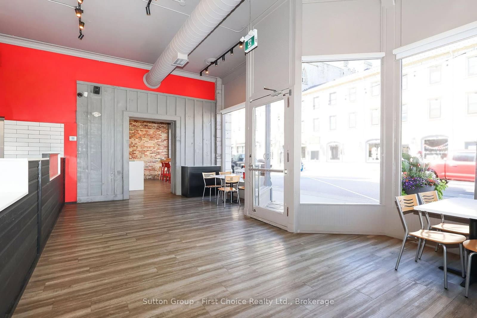 100 Queen Street E thumbnail 25