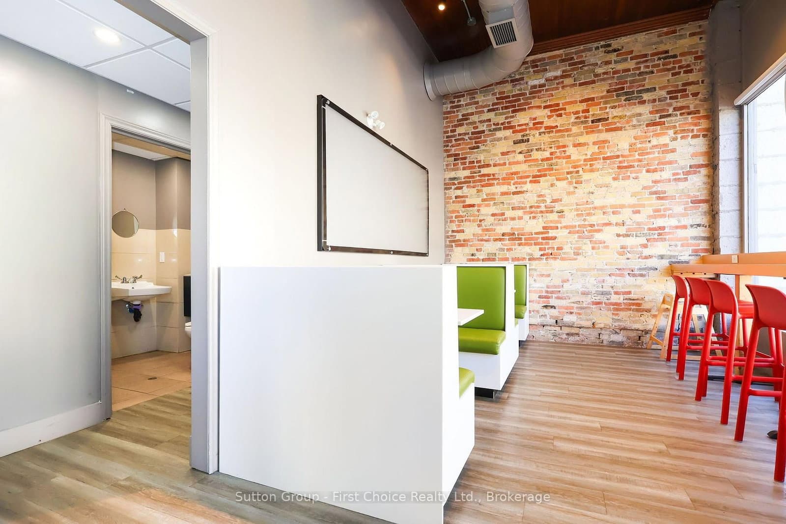 100 Queen Street E thumbnail 34