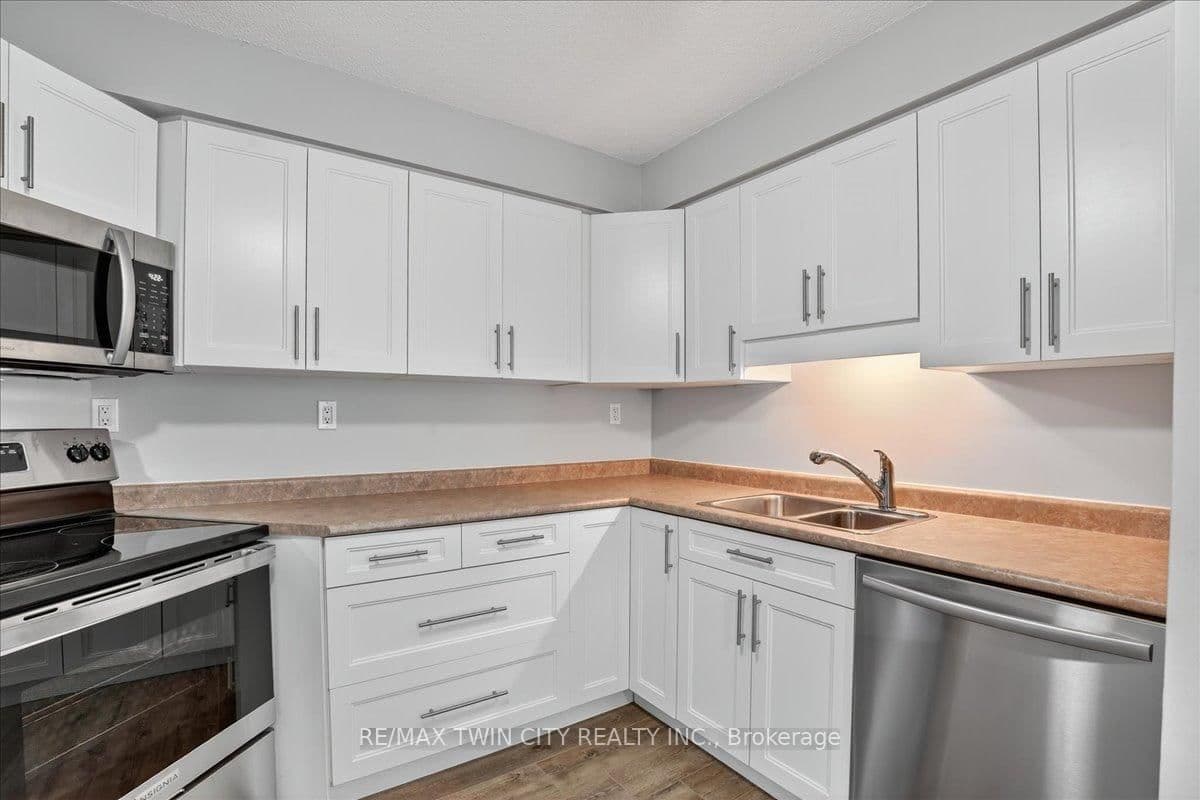 3227 King Street E, Unit 506 thumbnail 11