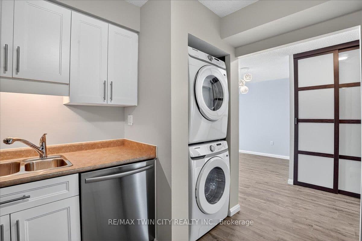 3227 King Street E, Unit 506 thumbnail 13