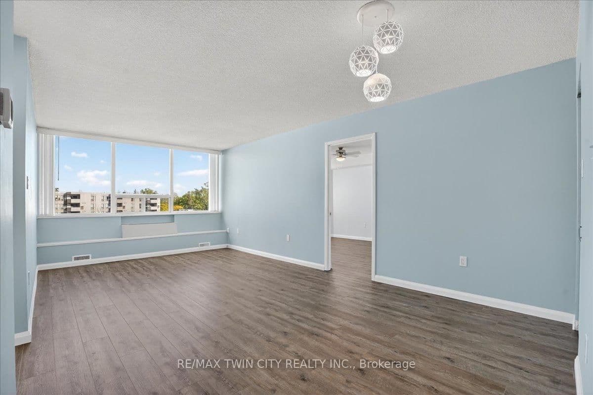3227 King Street E, Unit 506 thumbnail 15