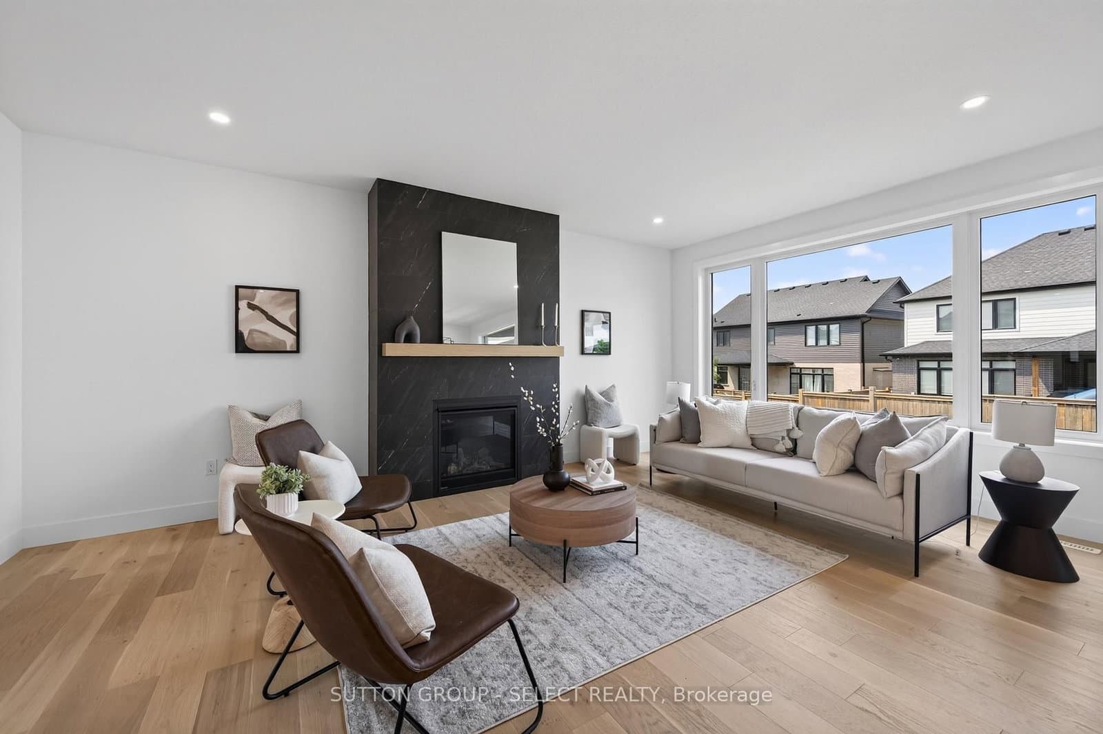 1898 Fountain Grass Drive thumbnail 6