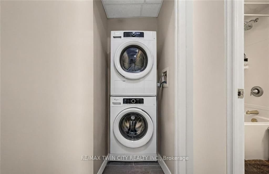 128 King Street, Unit 807 thumbnail 17