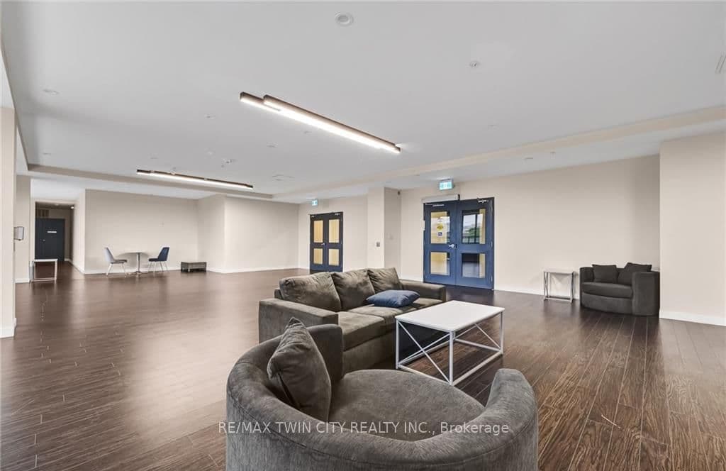 128 King Street, Unit 807 thumbnail 3