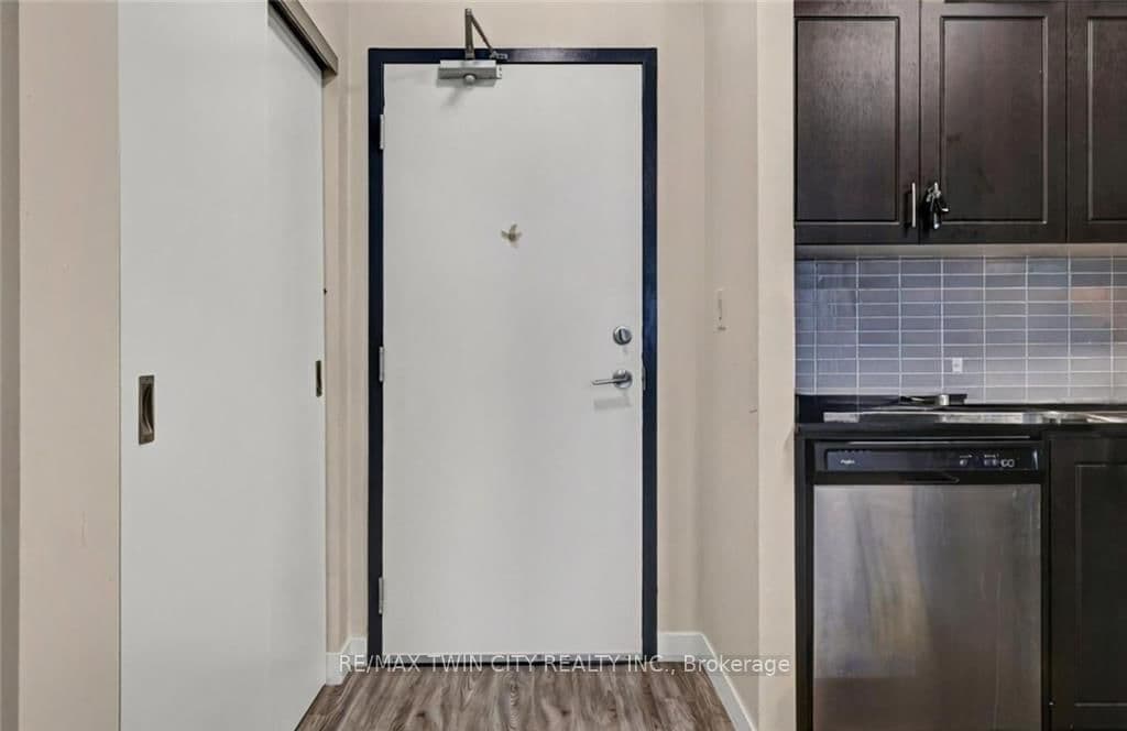 128 King Street, Unit 807 thumbnail 6
