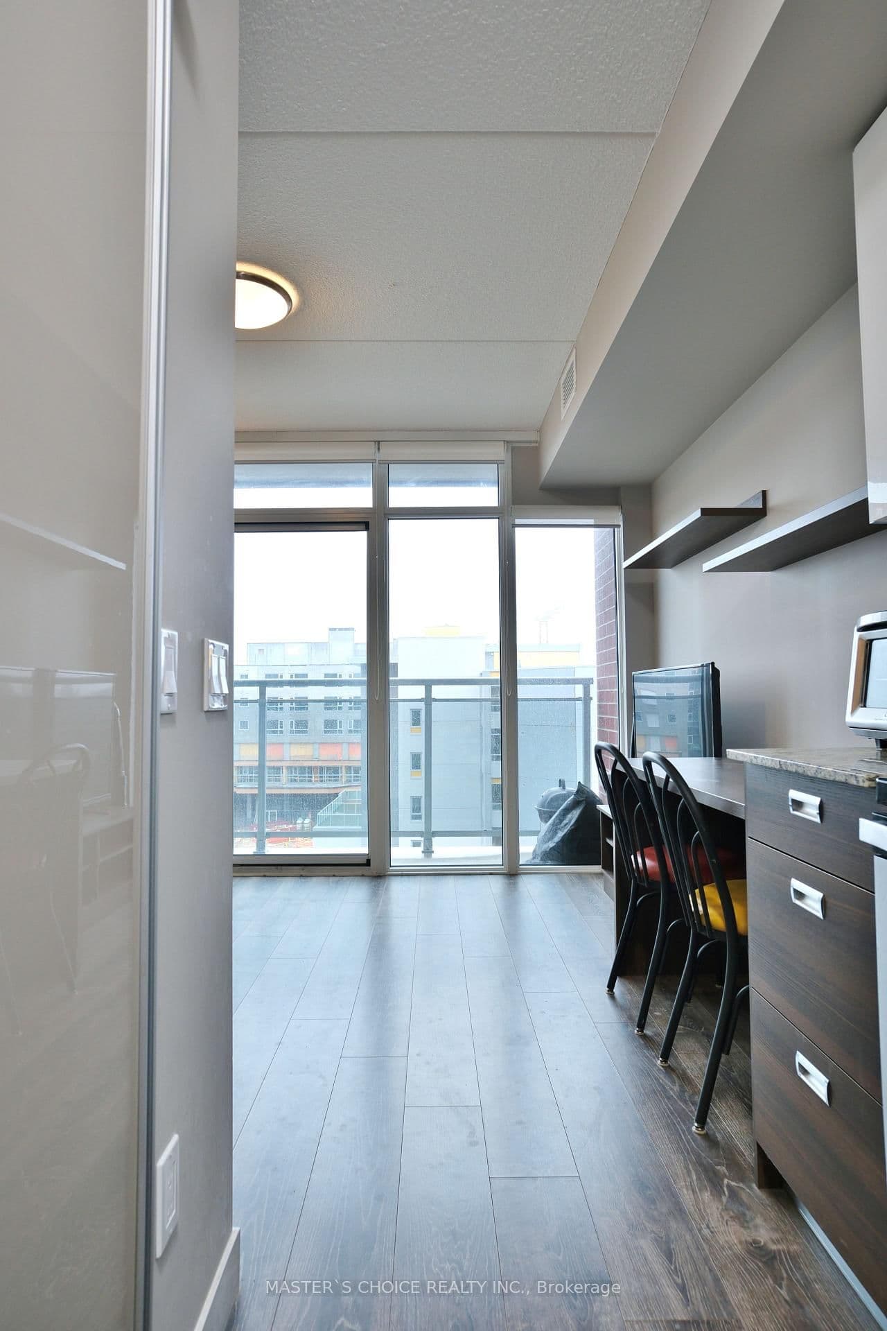 308 Lester Street, Unit 605 thumbnail 6