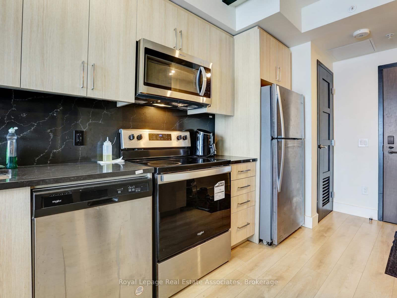 145 Columbia Street W, Unit 2002 thumbnail 11