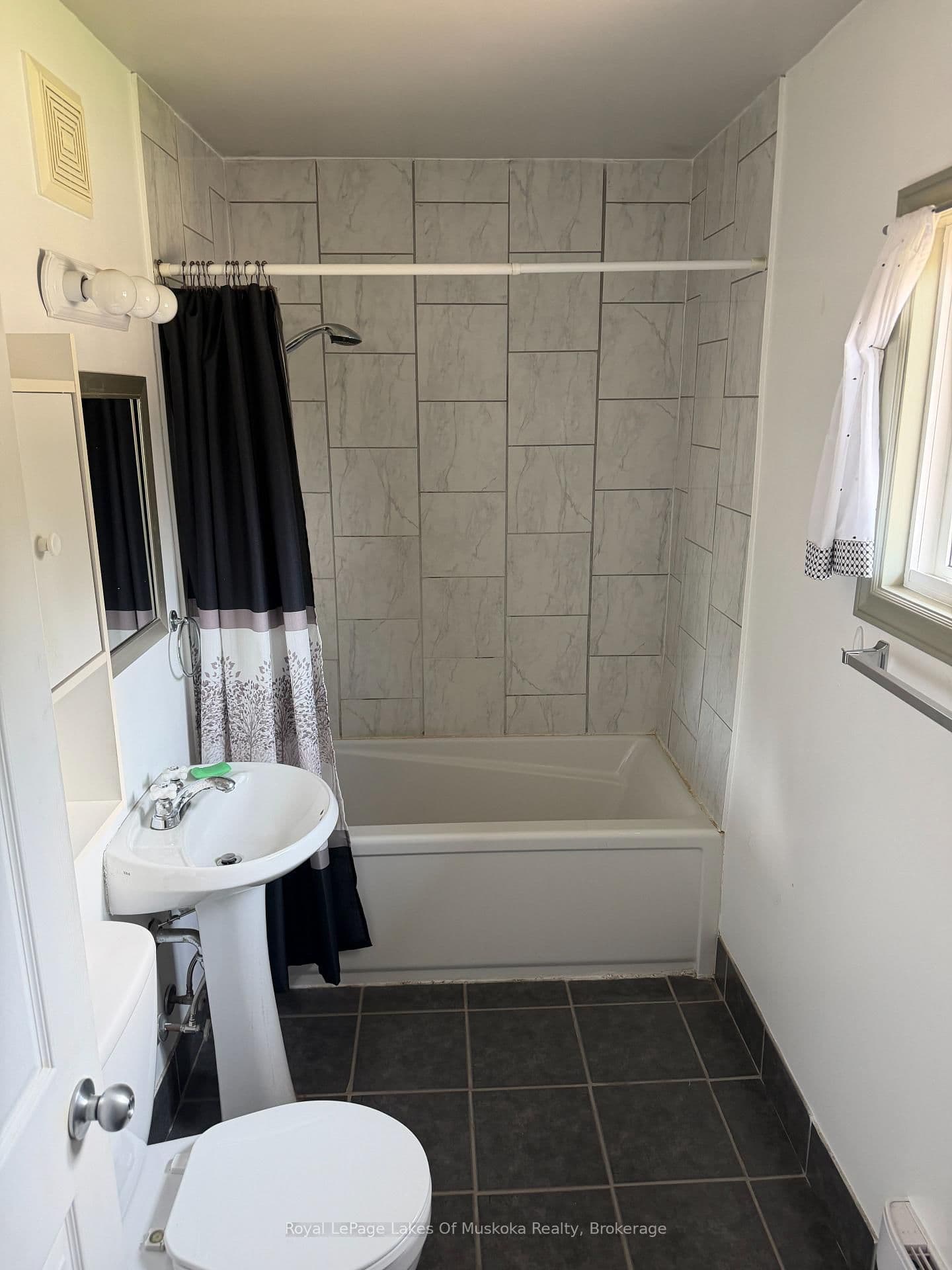 190 Ecclestone Drive thumbnail 9