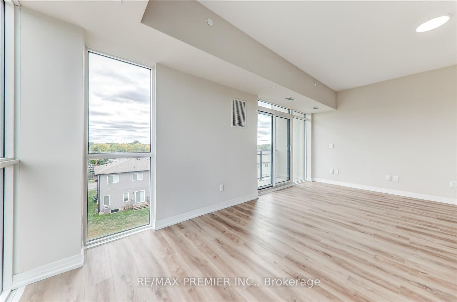 50 Herrick Avenue, Unit LP-17 thumbnail 18
