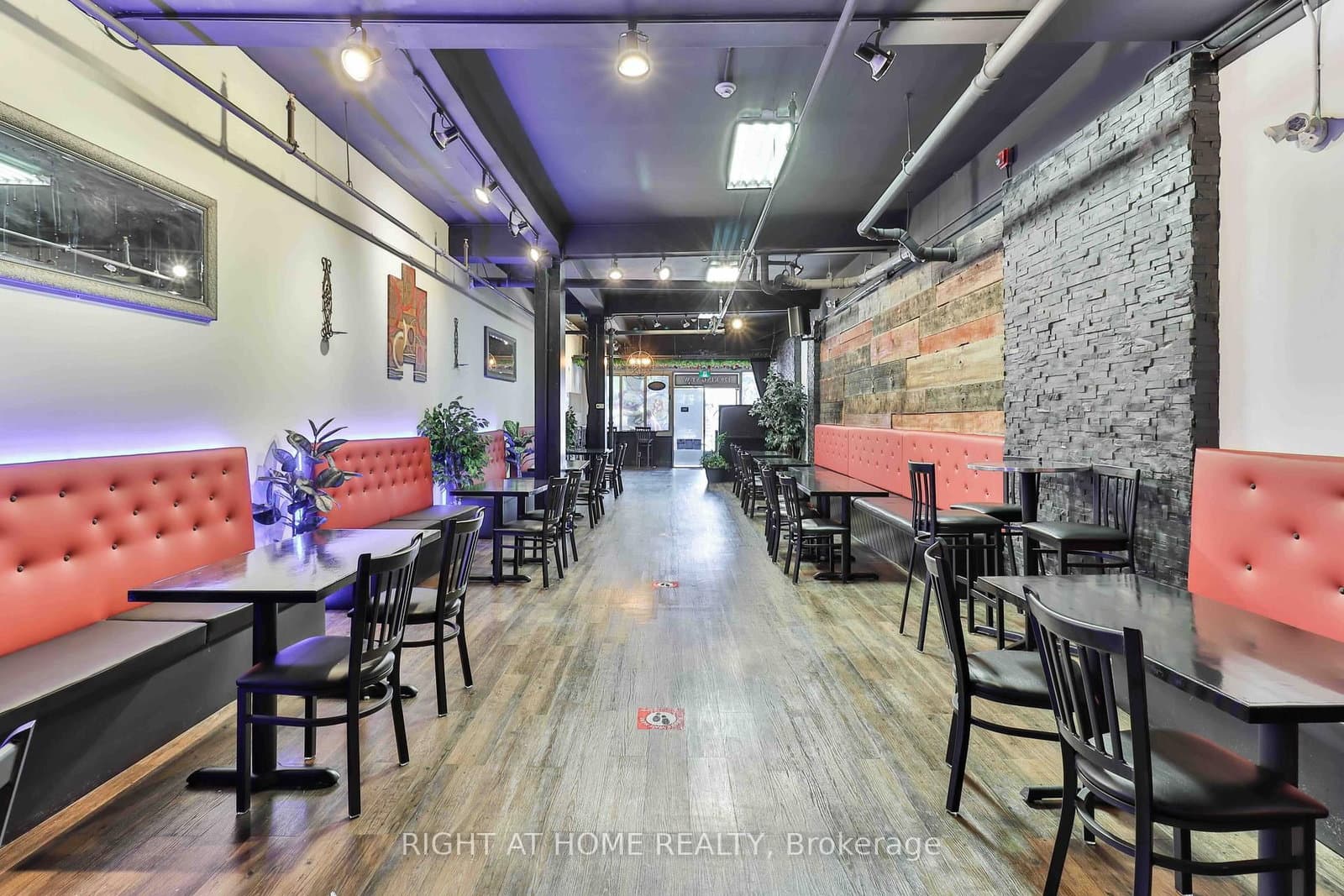 179 King Street W thumbnail 10