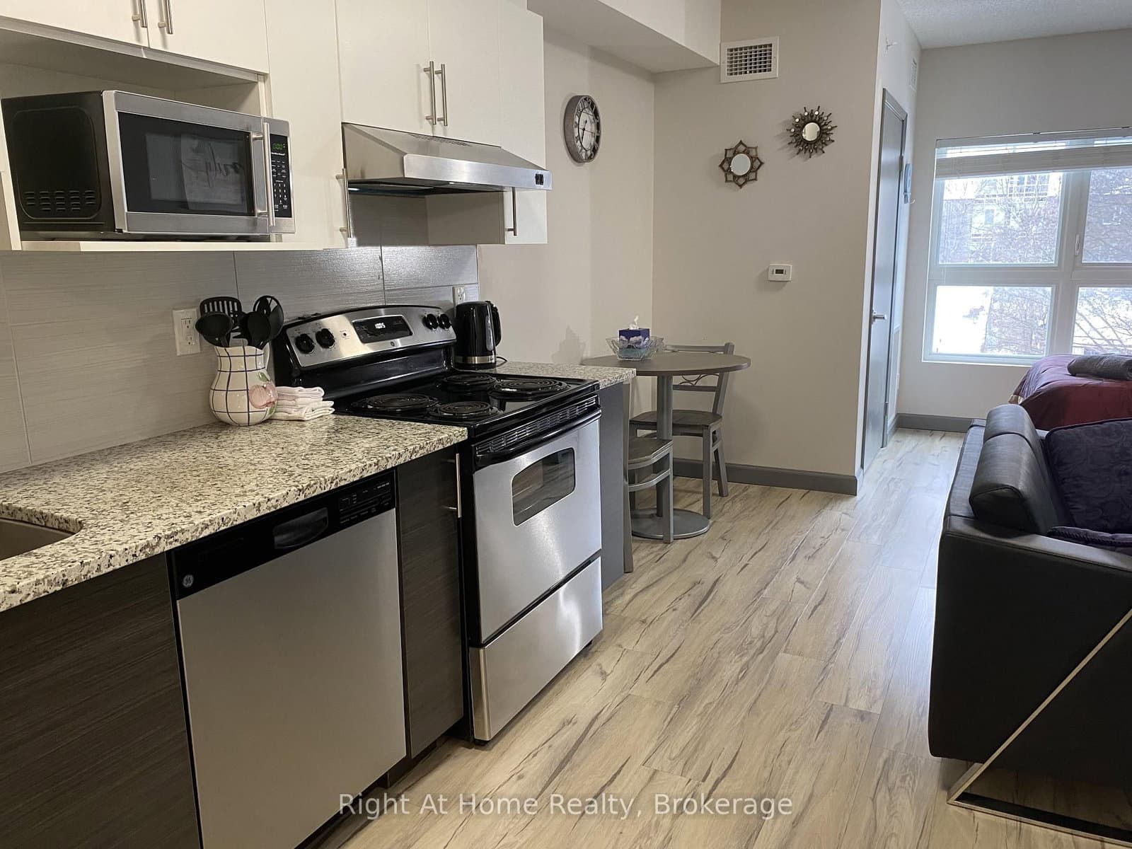 258A Sunview Street, Unit 1710 thumbnail 2