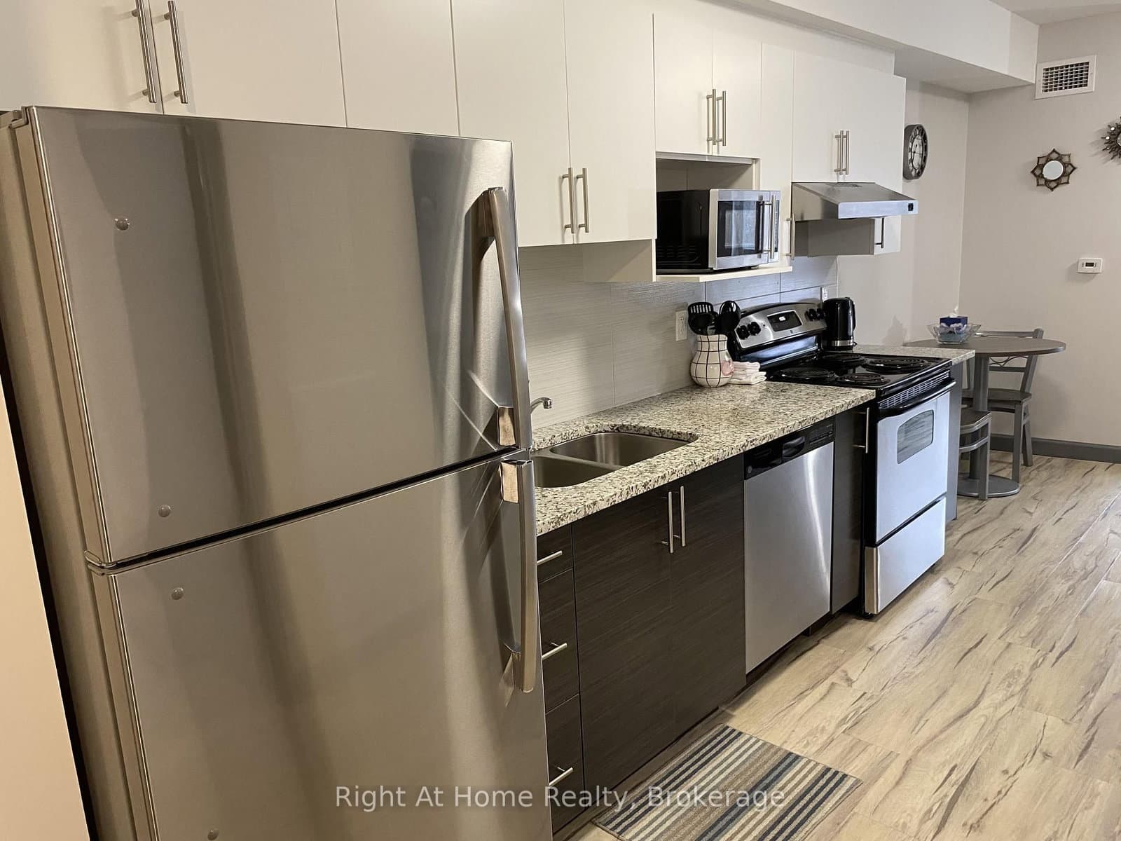 258A Sunview Street, Unit 1710 thumbnail 3