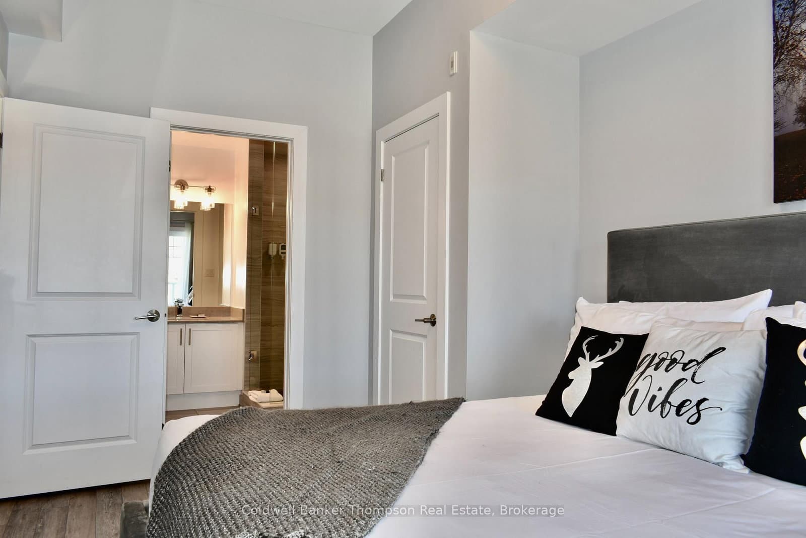 25 PEN LAKE POINT Road, Unit 404 thumbnail 19