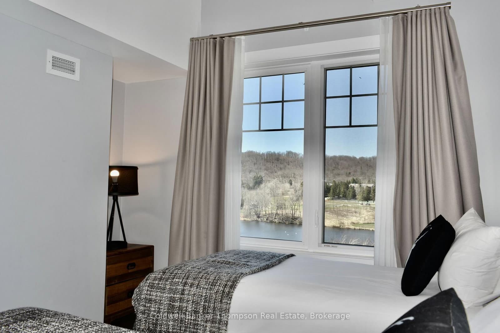25 PEN LAKE POINT Road, Unit 404 thumbnail 22