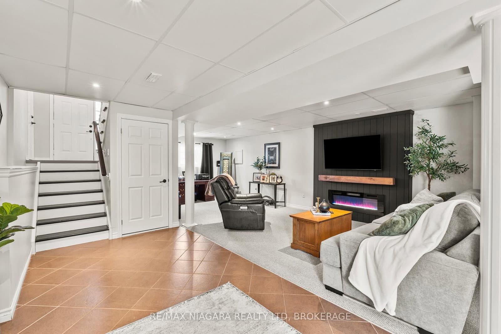 232 Regatta Drive thumbnail 19