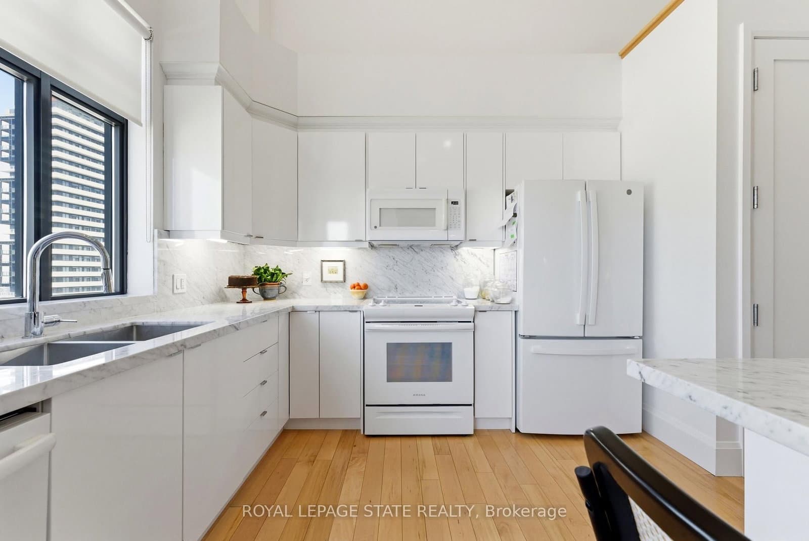 112 King Street E, Unit PH4 thumbnail 14