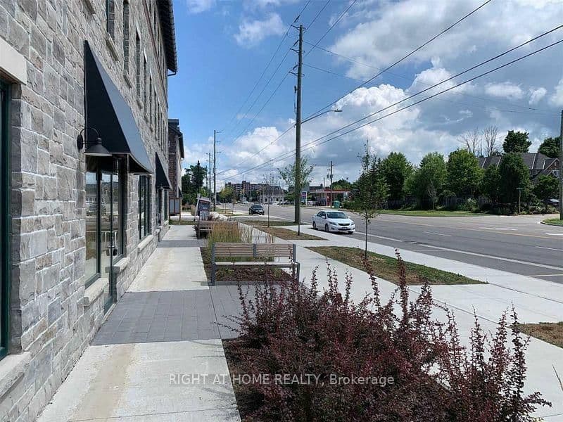 219 Dundas Street E, Unit 1 thumbnail 2