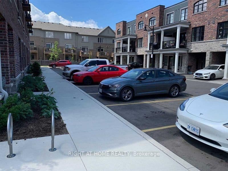 219 Dundas Street E, Unit 1 thumbnail 3
