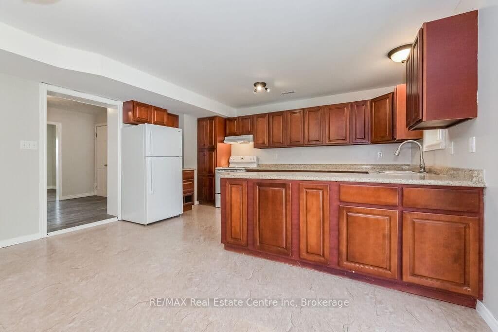 353 Wellington Street E thumbnail 11