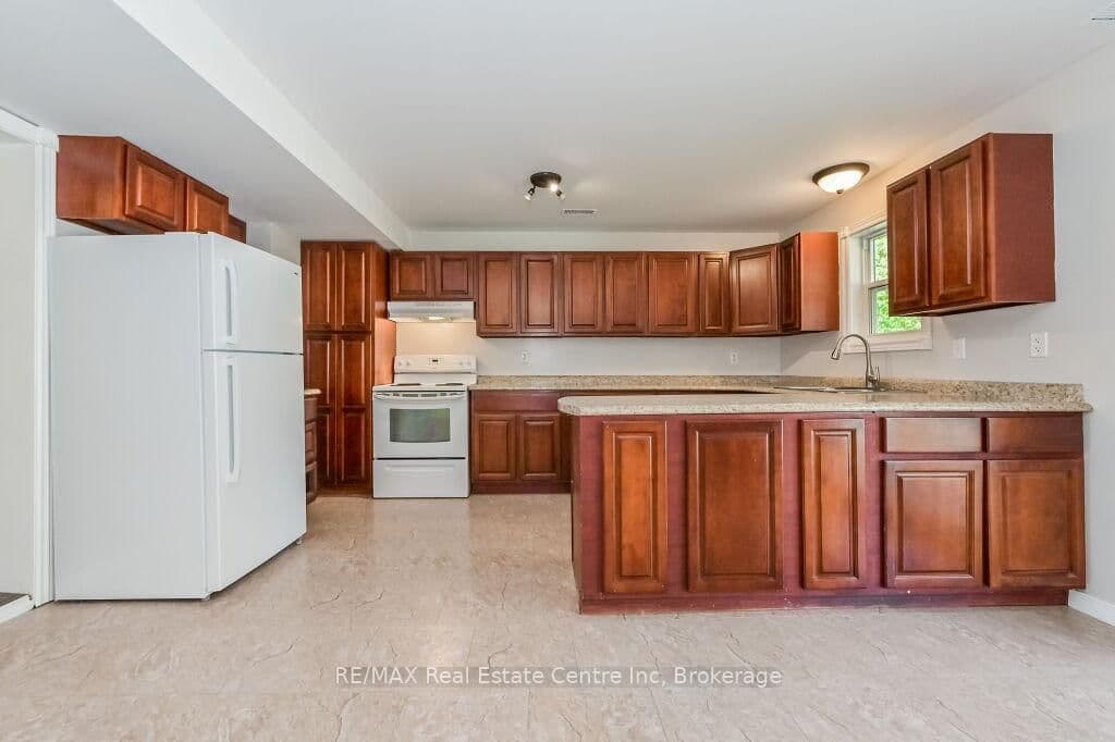 353 Wellington Street E thumbnail 12