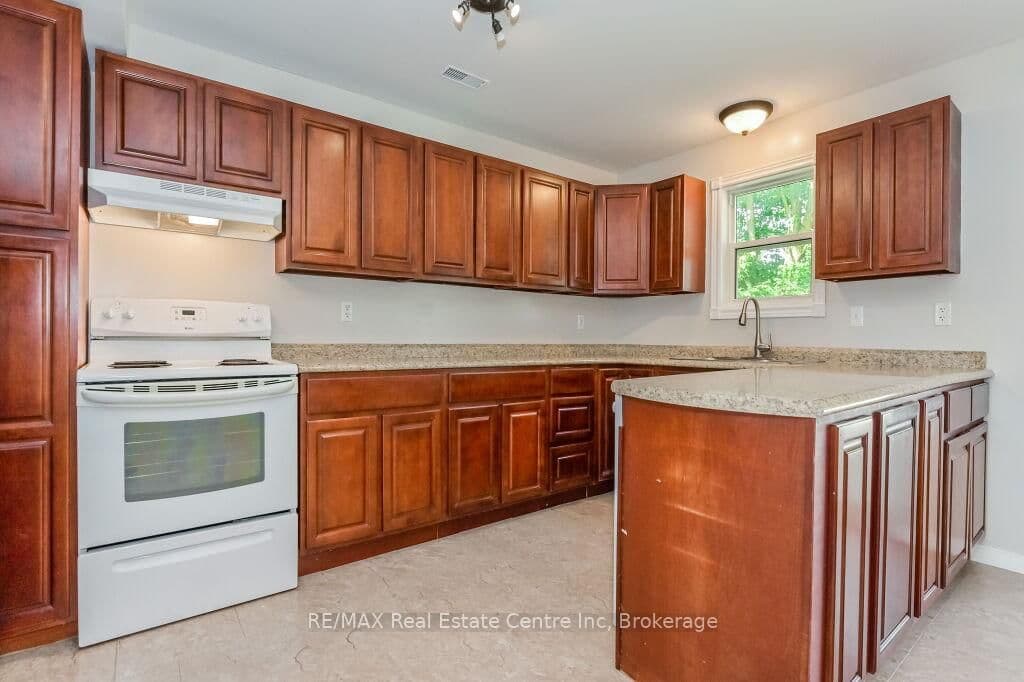 353 Wellington Street E thumbnail 13