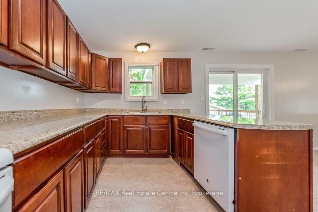 353 Wellington Street E thumbnail 14