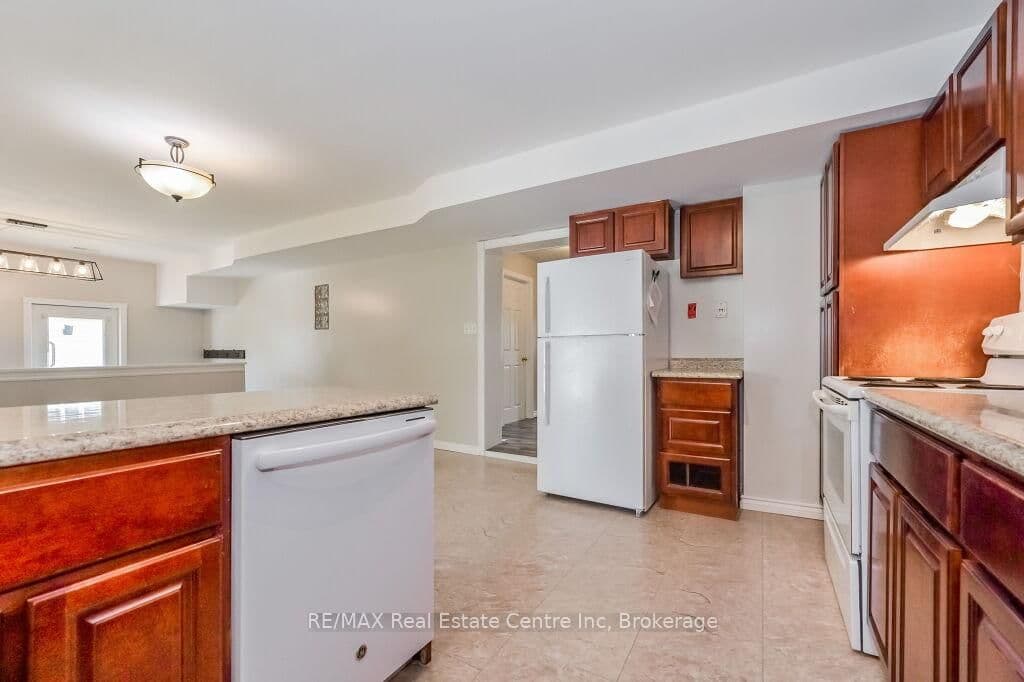 353 Wellington Street E thumbnail 15