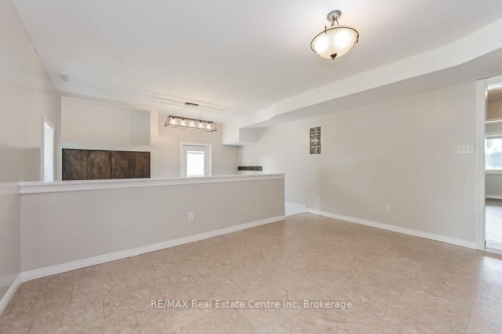 353 Wellington Street E thumbnail 17