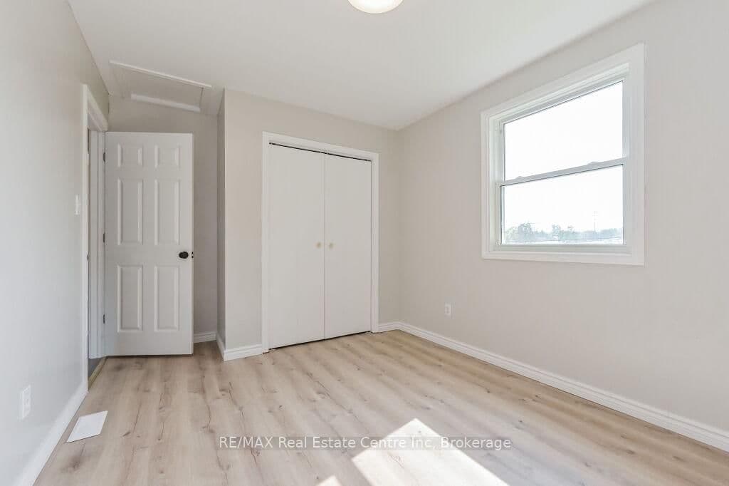 353 Wellington Street E thumbnail 22