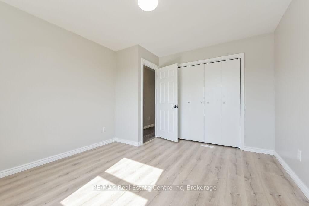 353 Wellington Street E thumbnail 23