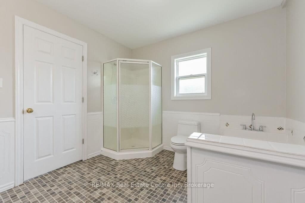 353 Wellington Street E thumbnail 24