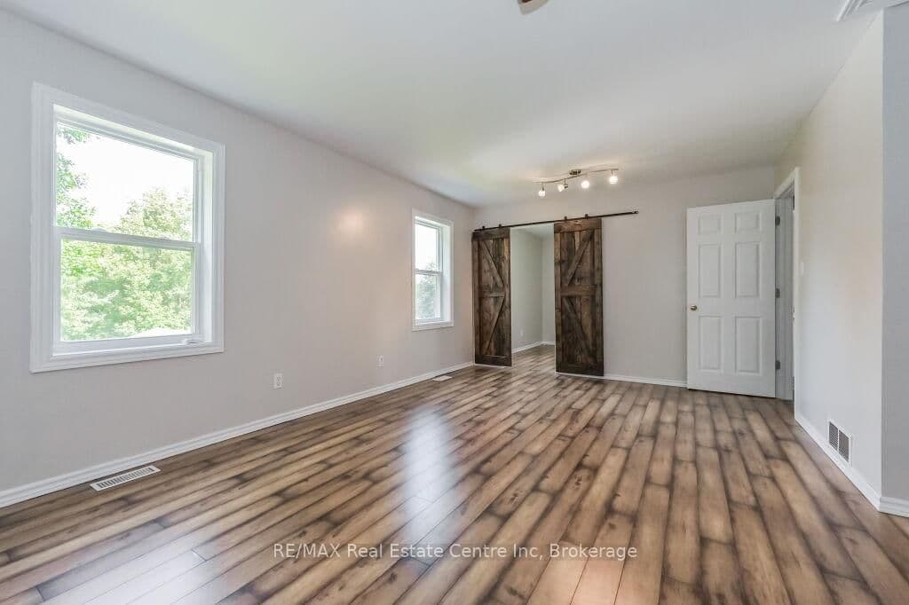 353 Wellington Street E thumbnail 27