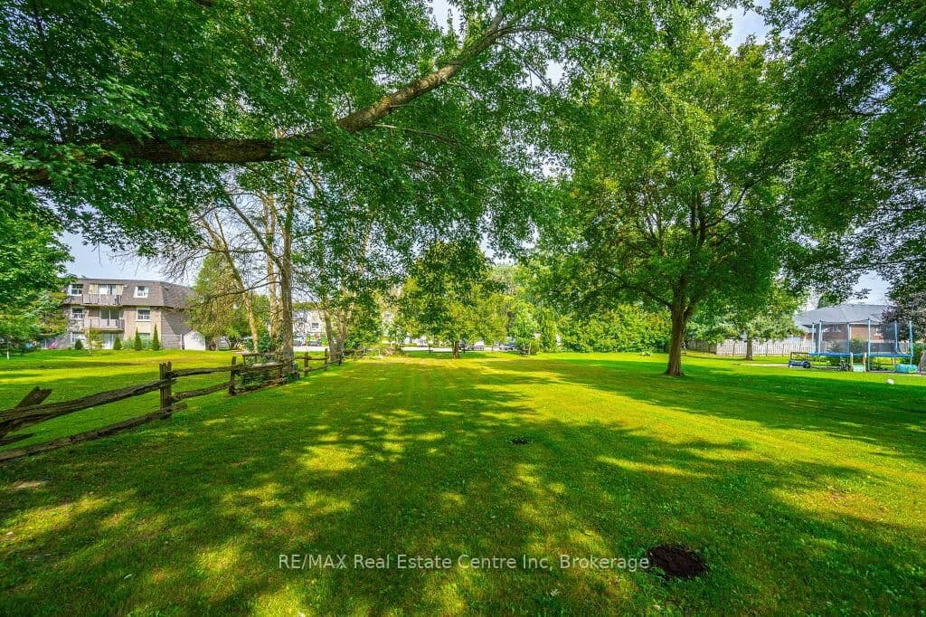 353 Wellington Street E thumbnail 42