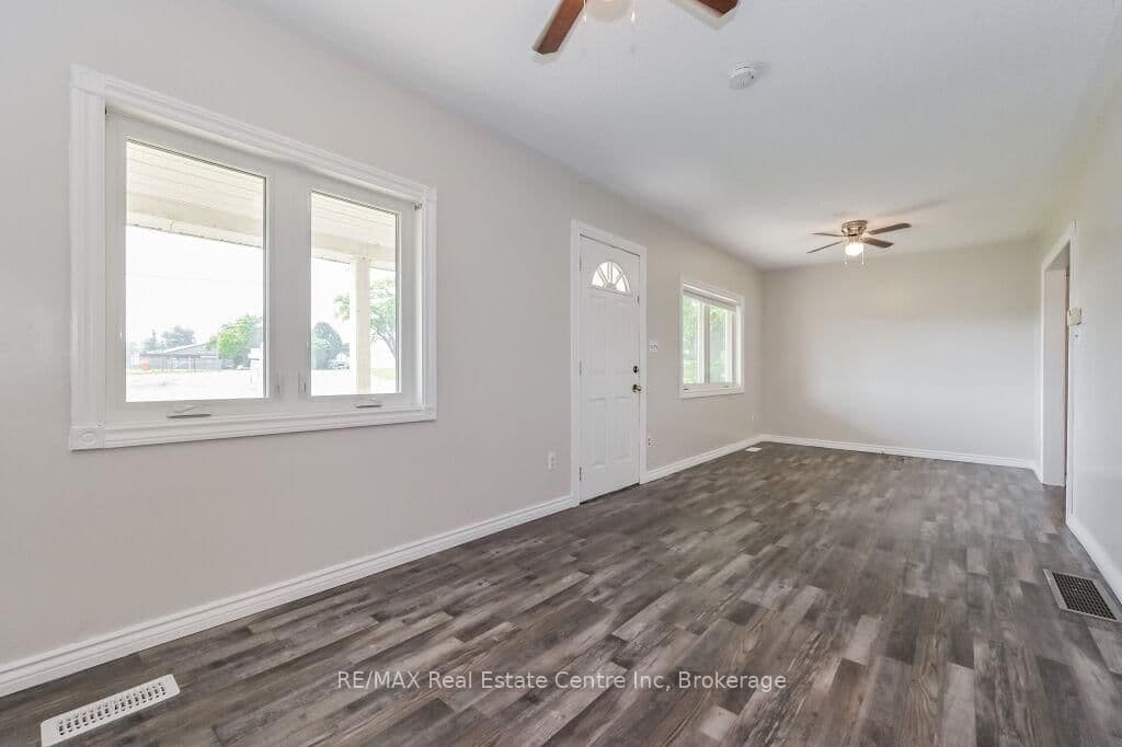 353 Wellington Street E thumbnail 5
