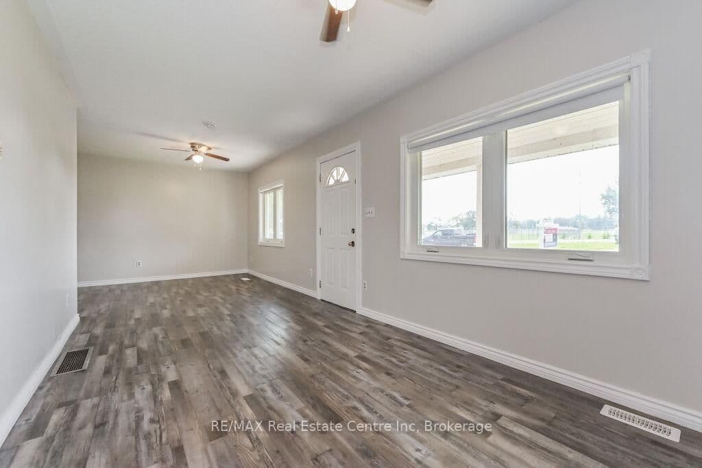 353 Wellington Street E thumbnail 8