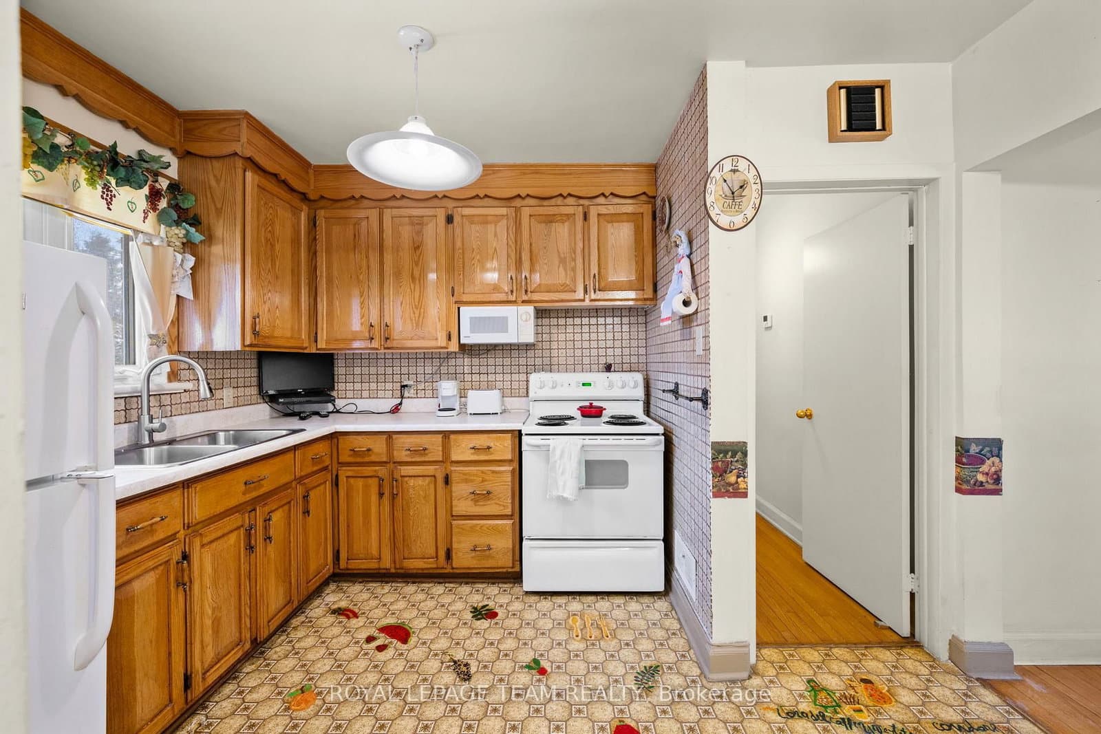 41 Capilano Drive thumbnail 11