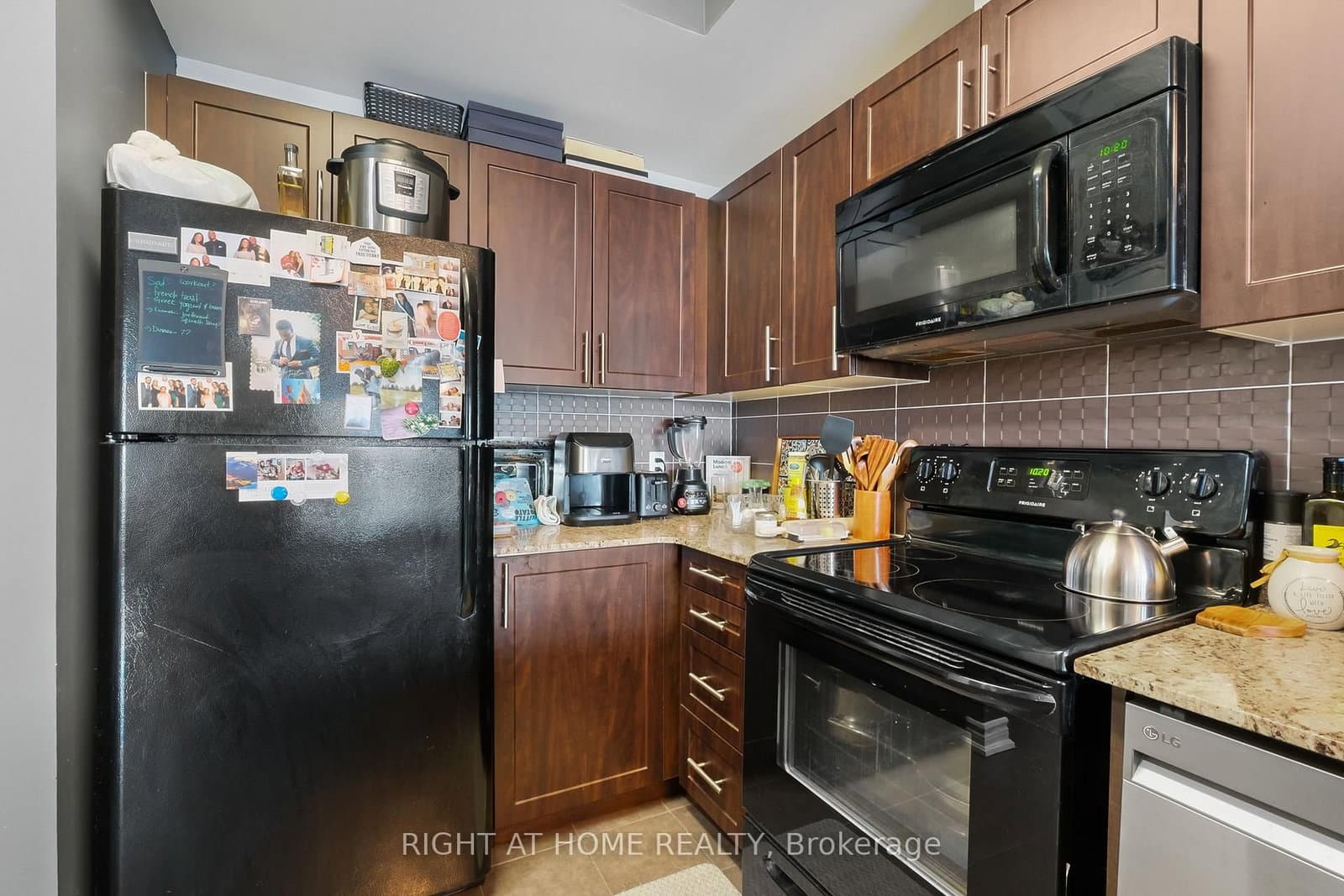 234 Rideau Street, Unit 2302 thumbnail 17