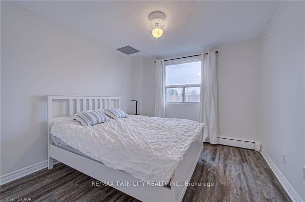 793 COLBORNE Street, Unit 202 thumbnail 10