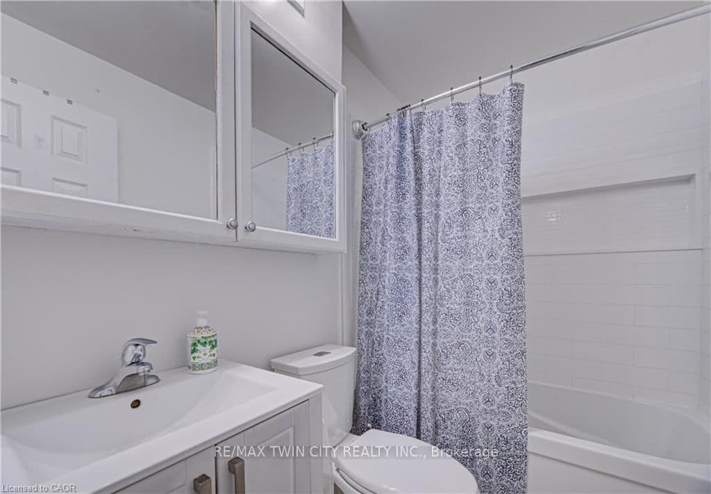 793 COLBORNE Street, Unit 202 thumbnail 13