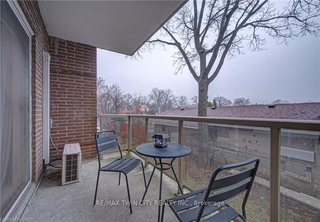793 COLBORNE Street, Unit 202 thumbnail 16